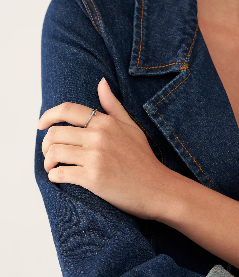 Fossil 6J041114 gümüş ton hepsi yığılmış paslanmaz çelik kalp parıltılı yüzük takı kadınlar